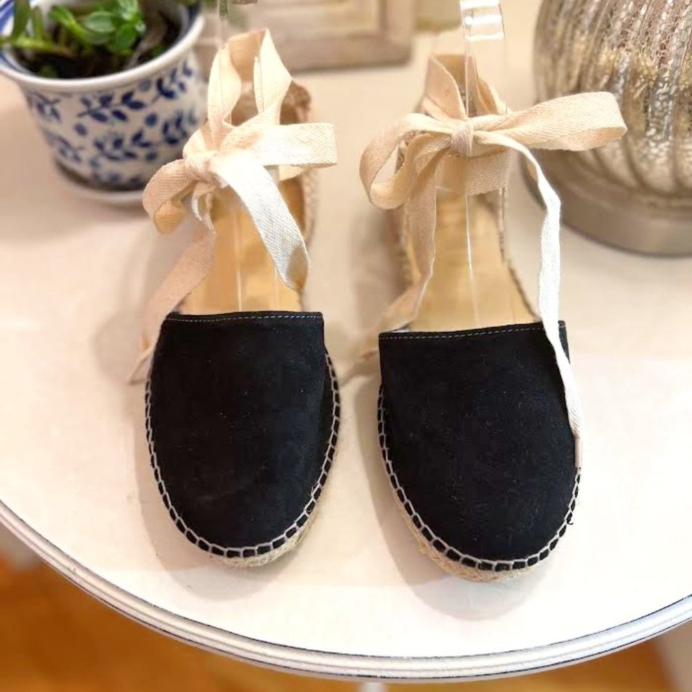 Chic Black and Tan Espadrille Flats